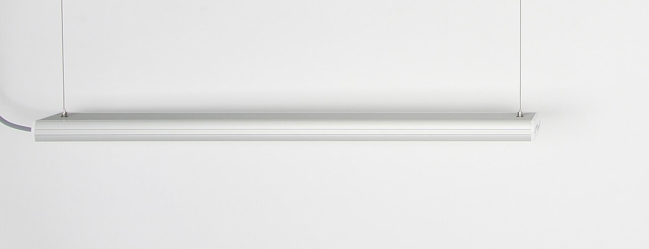 aquaLEDs LED-Aquarienleuchte 7111307757696, silber, für Aquarienliebhaber, energieeffizient, stilvoll, hängend.